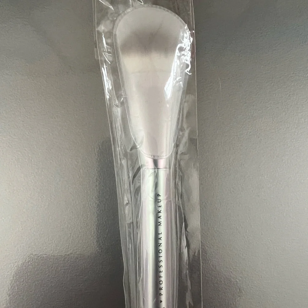 NYX Assortment of 11 Makeup Brushes NWOT - Picture 3 of 12